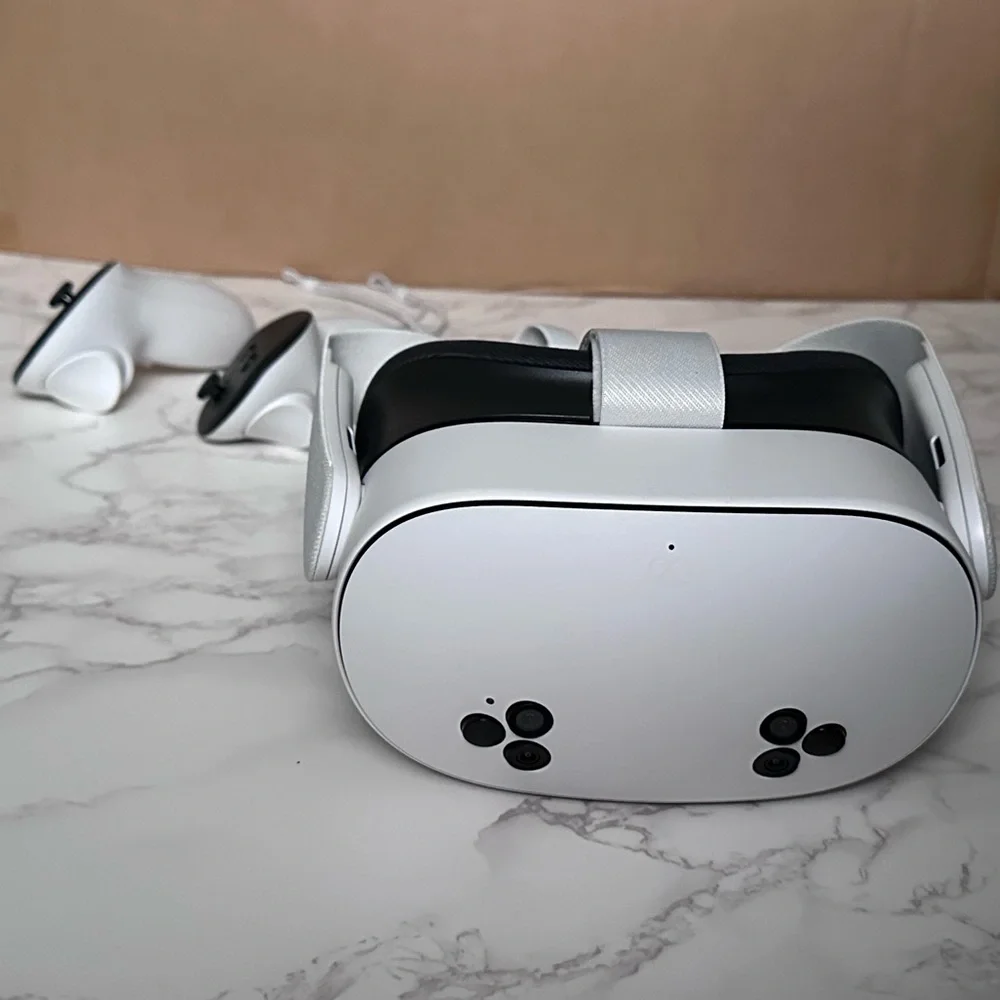 Meta Quest 3S VR Headset with Controllers *includes Batman Arkham Shadow game